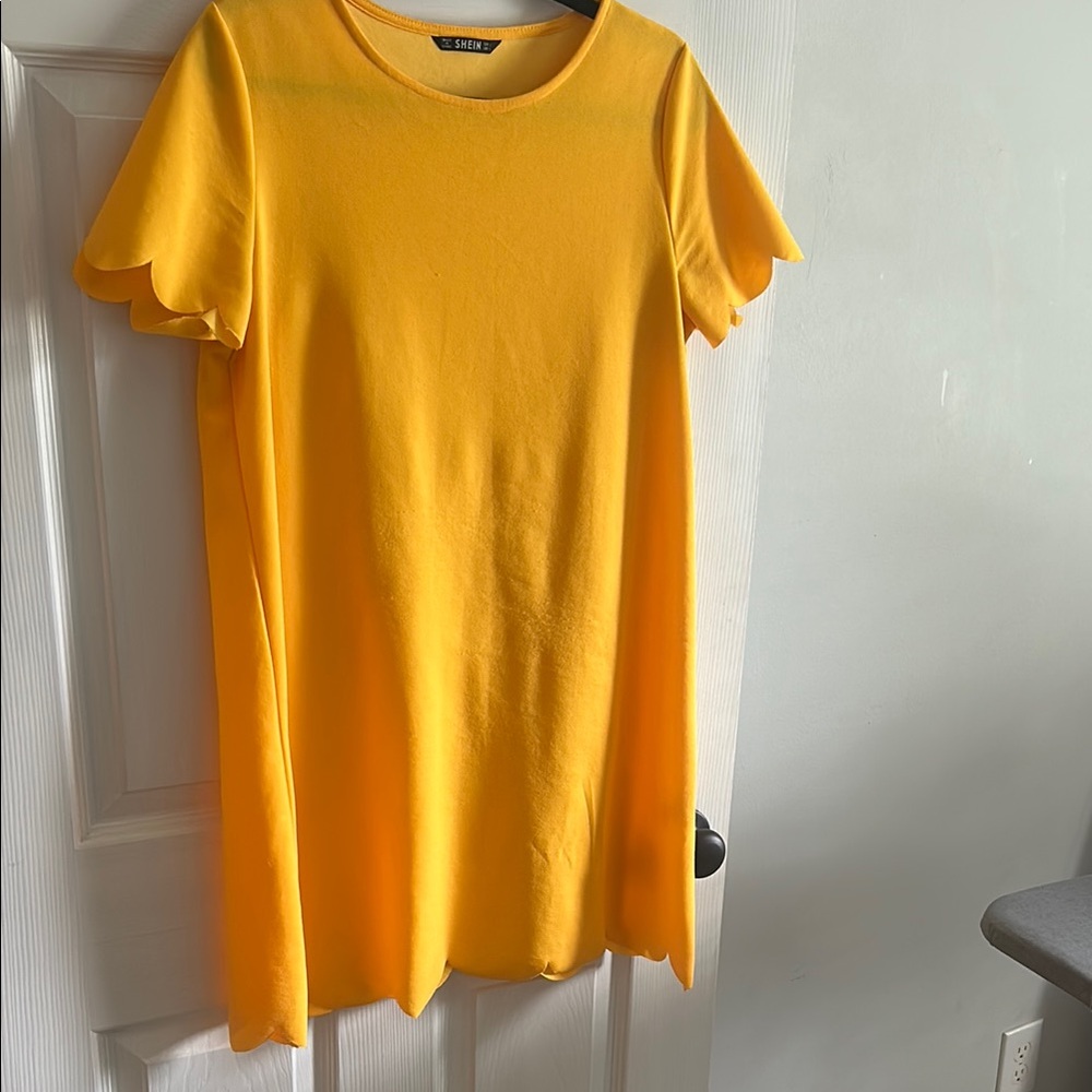 SHEIN Yellow Scallop Sleeve Dress
